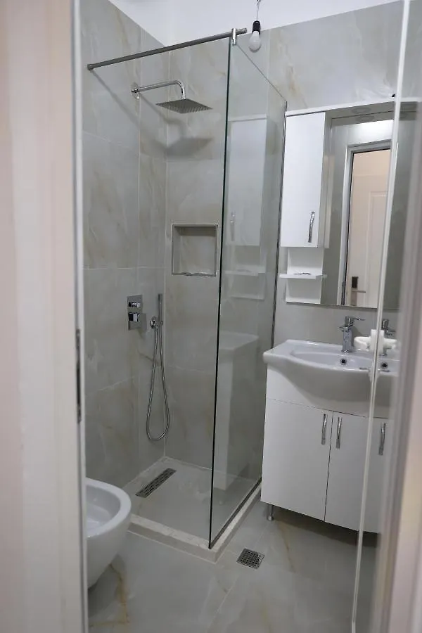 Xhani'S Rooms Durres Albania