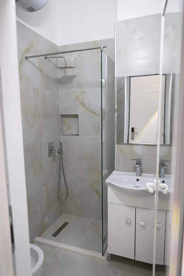 Xhani'S Rooms Durres Hotel
