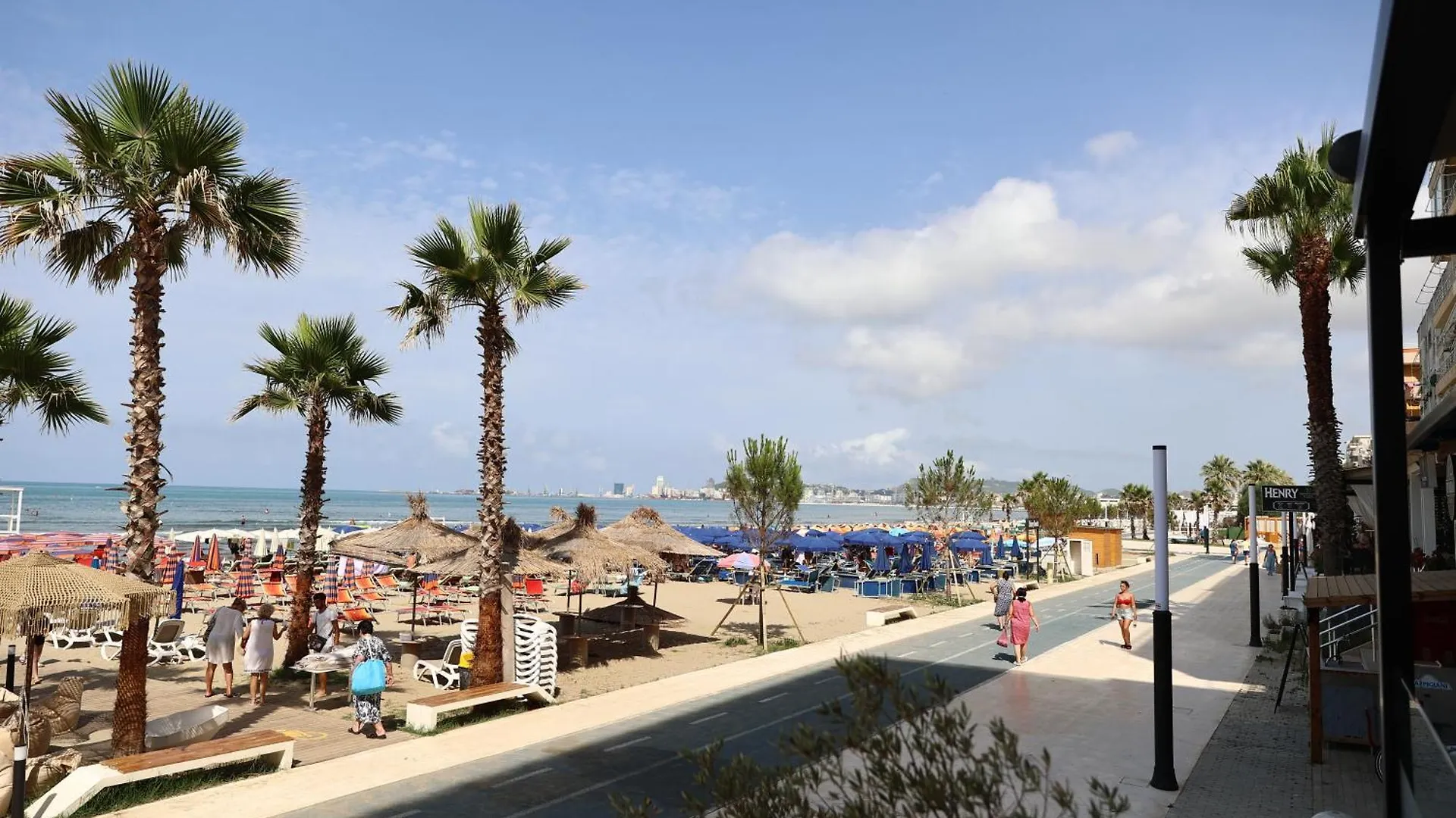 Xhani'S Rooms Durres Albania
